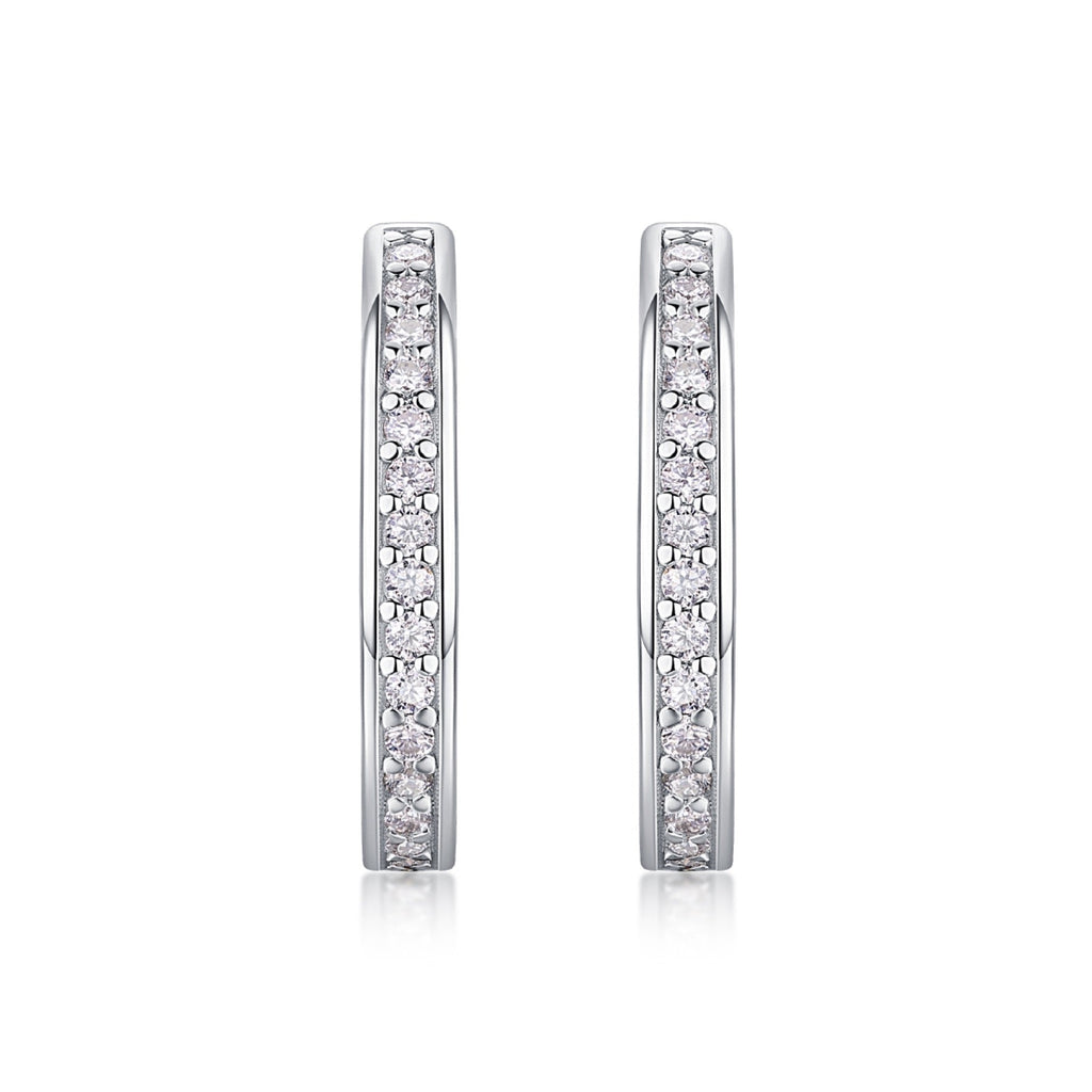 Ovale Moissanite Huggie Hoop Earrings in Sterling Silver