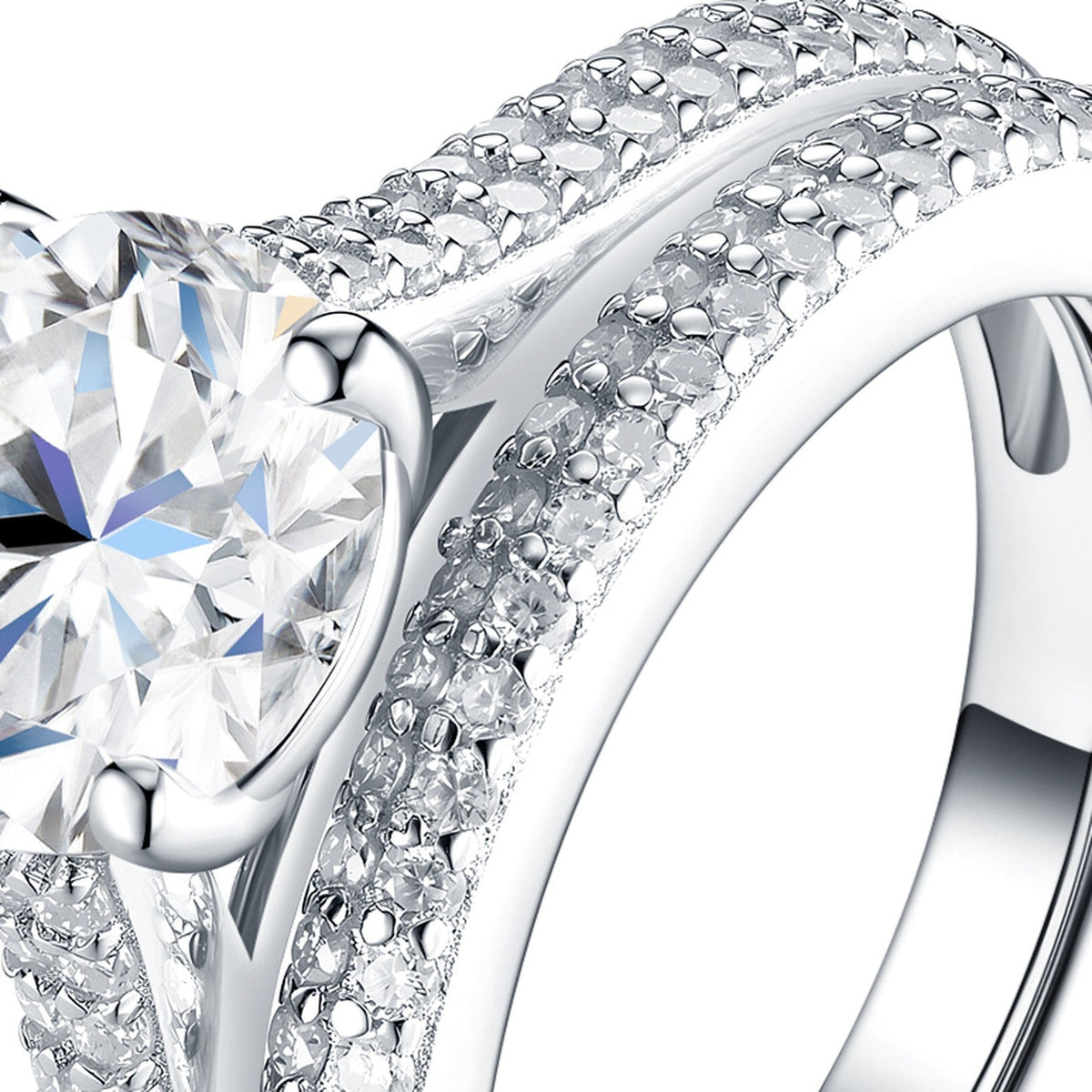 Ovalsovrana 2 Carat Moissanite Halo Ring in Sterling Silver