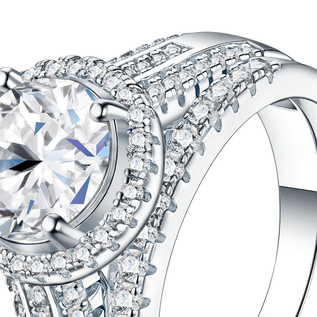 Corte 2 Carat Moissanite Halo Ring in Sterling Silver