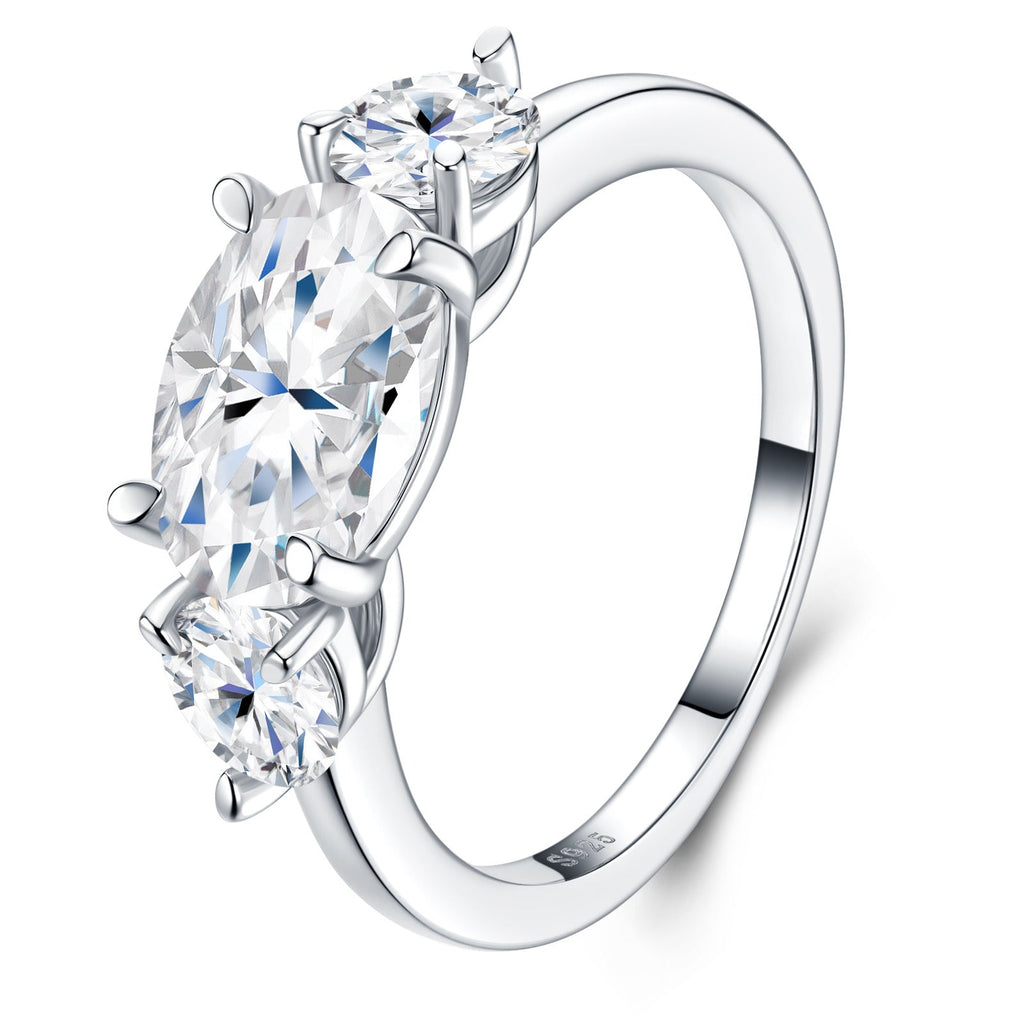 Ovalcuori Oval-Cut Moissanite Three-Stone Ring in Sterling Silver