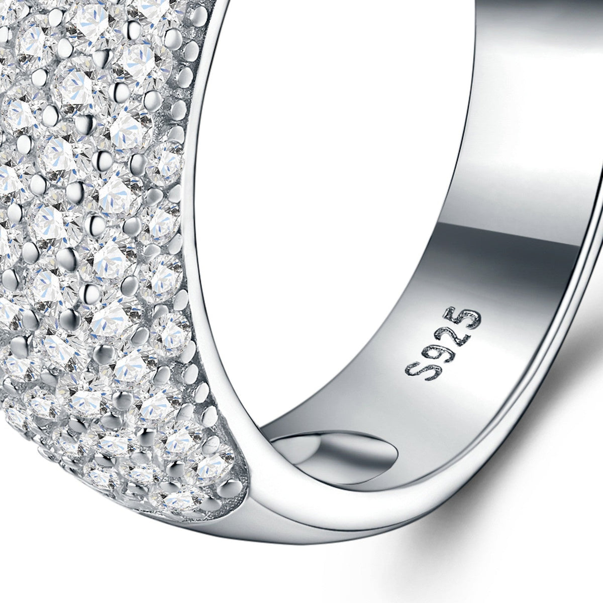 Corposa Moissanite Band Ring in Sterling Silver