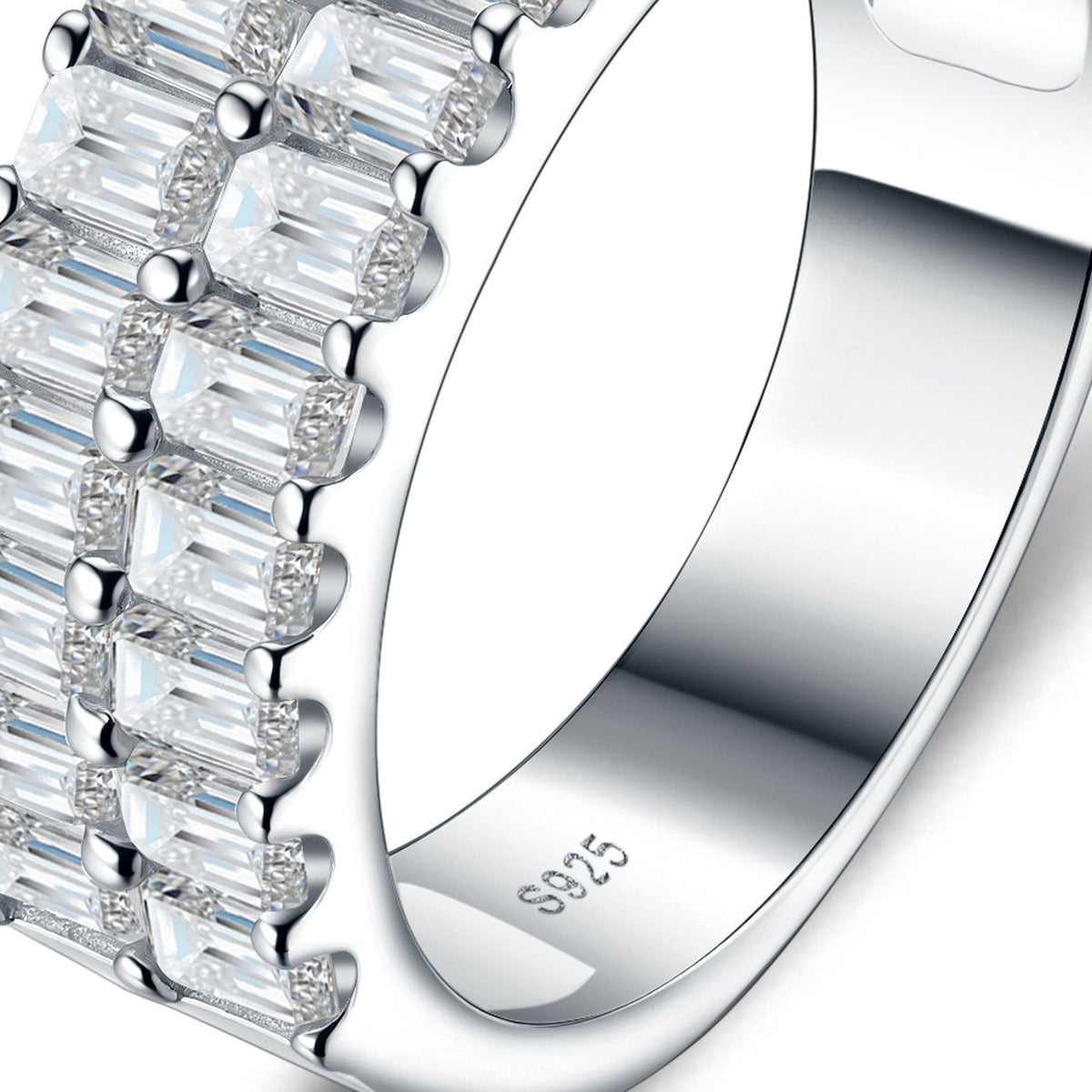 Doppiobag Moissanite Band Ring in Sterling Silver