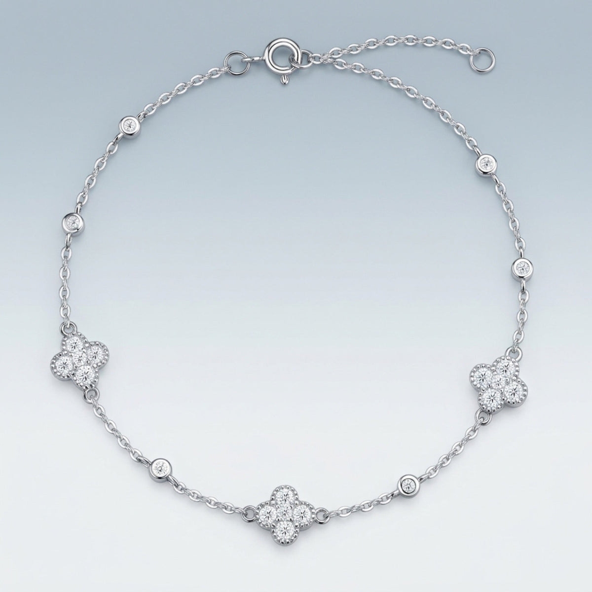 Trifoglino Moissanite Chain Bracelet in Sterling Silver