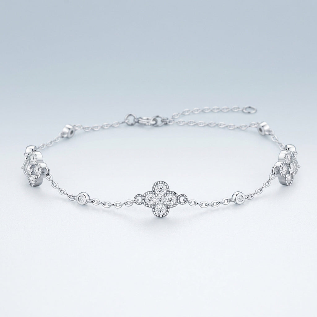 Trifoglino Moissanite Chain Bracelet in Sterling Silver
