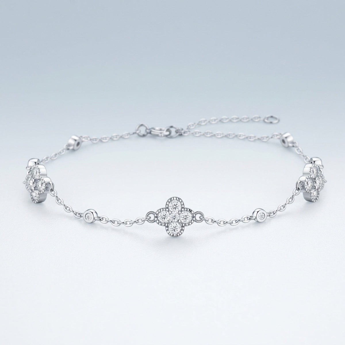Trifoglino Moissanite Chain Bracelet in Sterling Silver