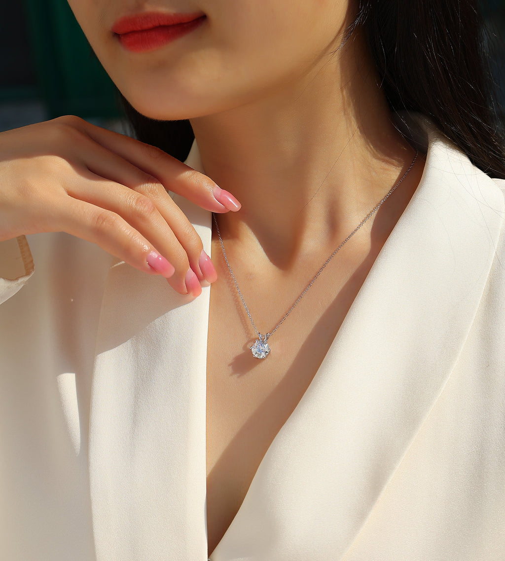 Romantic Token Moissanite Pendant Necklace in S925 Sterling Silver